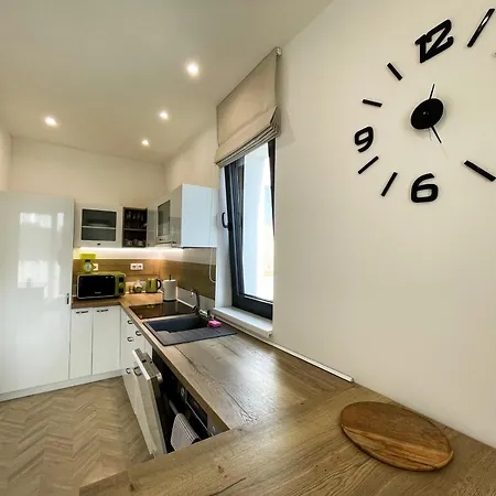 Luxury Retreat With Terrace *