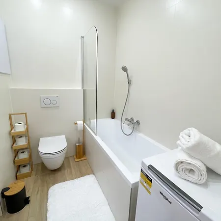 Luxury Retreat With Terrace דירה *