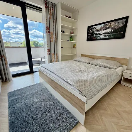 Апартаменти Luxury Retreat With Terrace *